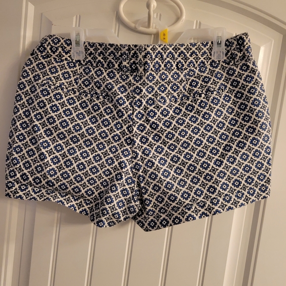 Gap Shorts - Picture 2 of 4
